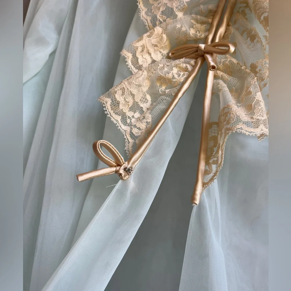 Vintage Vanity Fair 1960’s Mint Blue peignoir negligée nightie/robe set - Picture 9 of 11